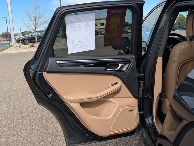 2022 Porsche Macan Base