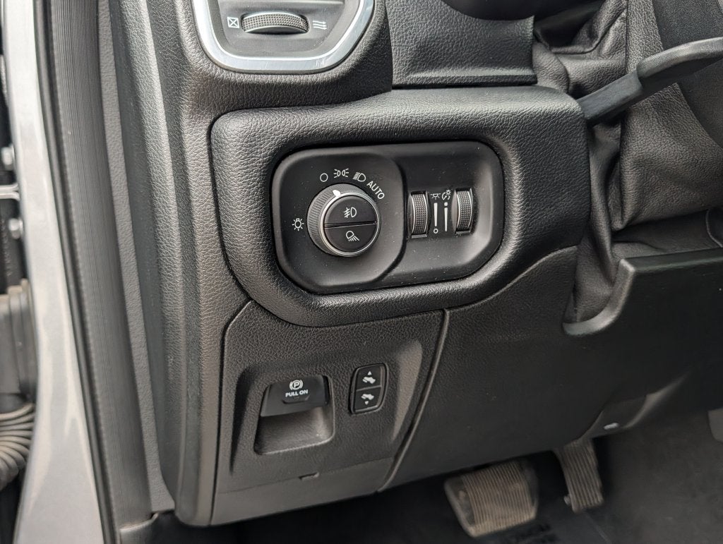 2019 RAM 1500 Laie Crew Cab 4x4 5'7' Box