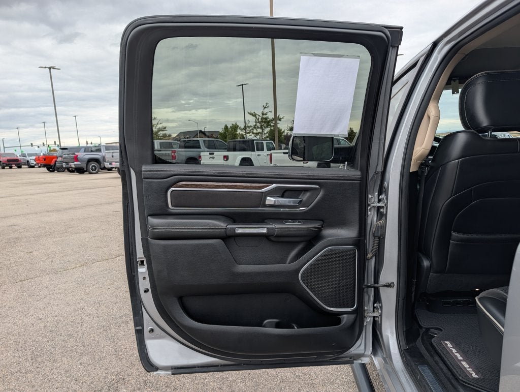 2019 RAM 1500 Laie Crew Cab 4x4 5'7' Box