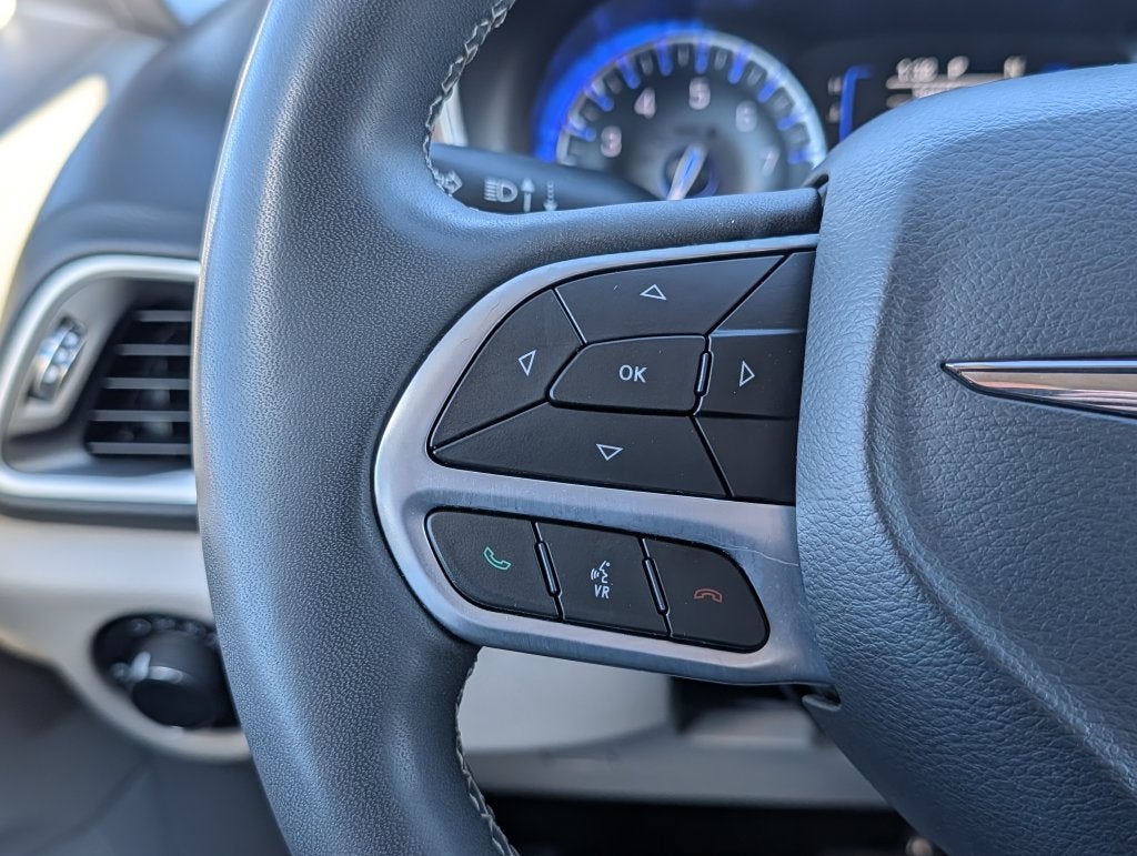 2023 Chrysler Voyager LX