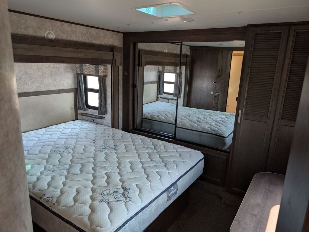 2018 Highland Ridge Mesa Ridge 5th Wheel M-337RLS