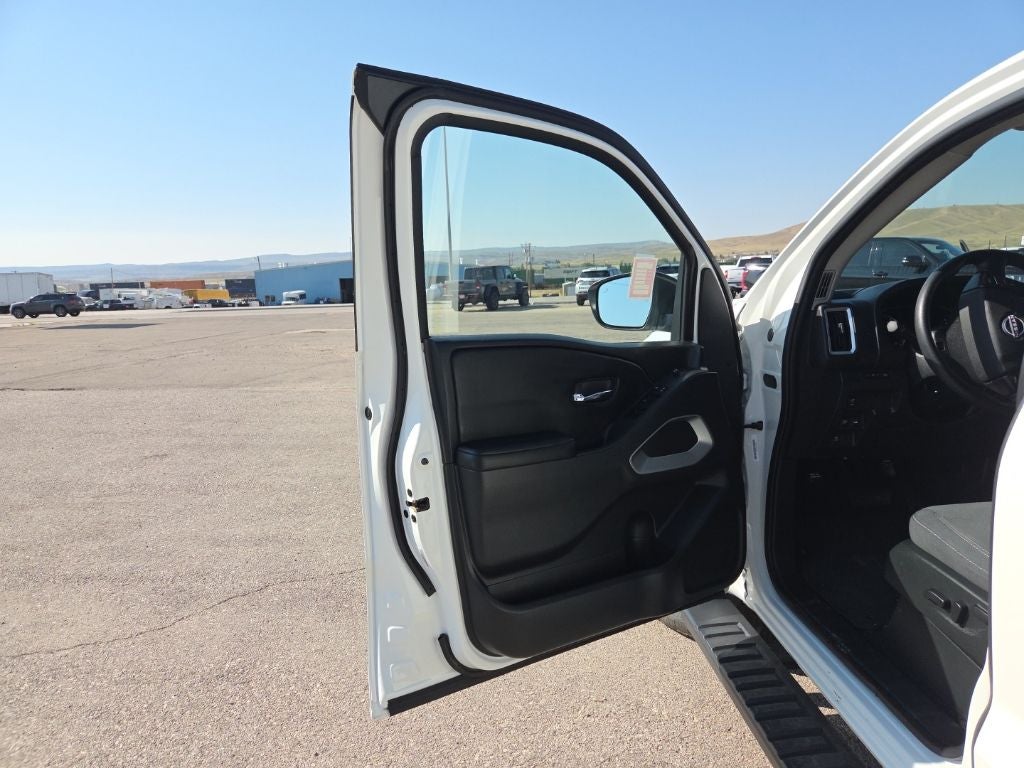 2025 Nissan Frontier SV