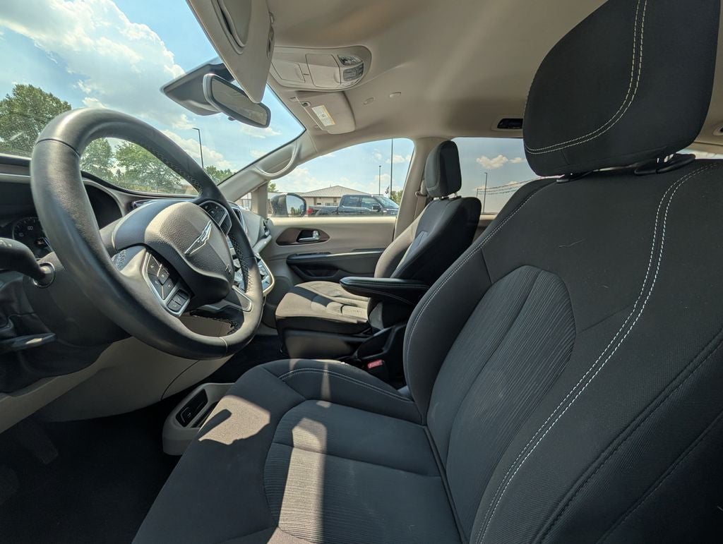2024 Chrysler Voyager LX