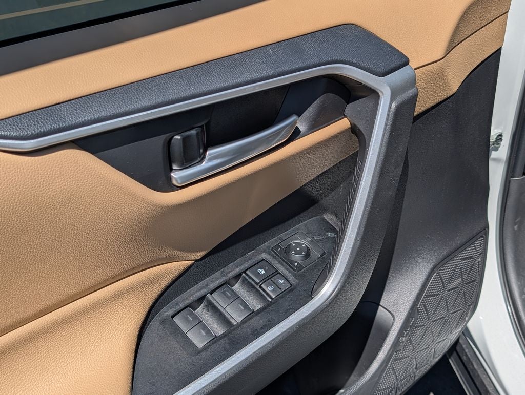 2025 Toyota RAV4 XLE AWD
