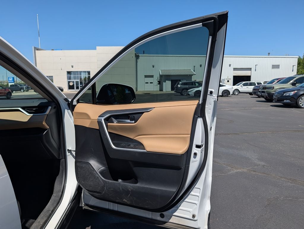 2025 Toyota RAV4 XLE AWD
