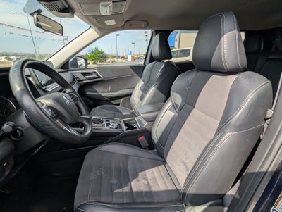 2024 Mitsubishi Outlander Base