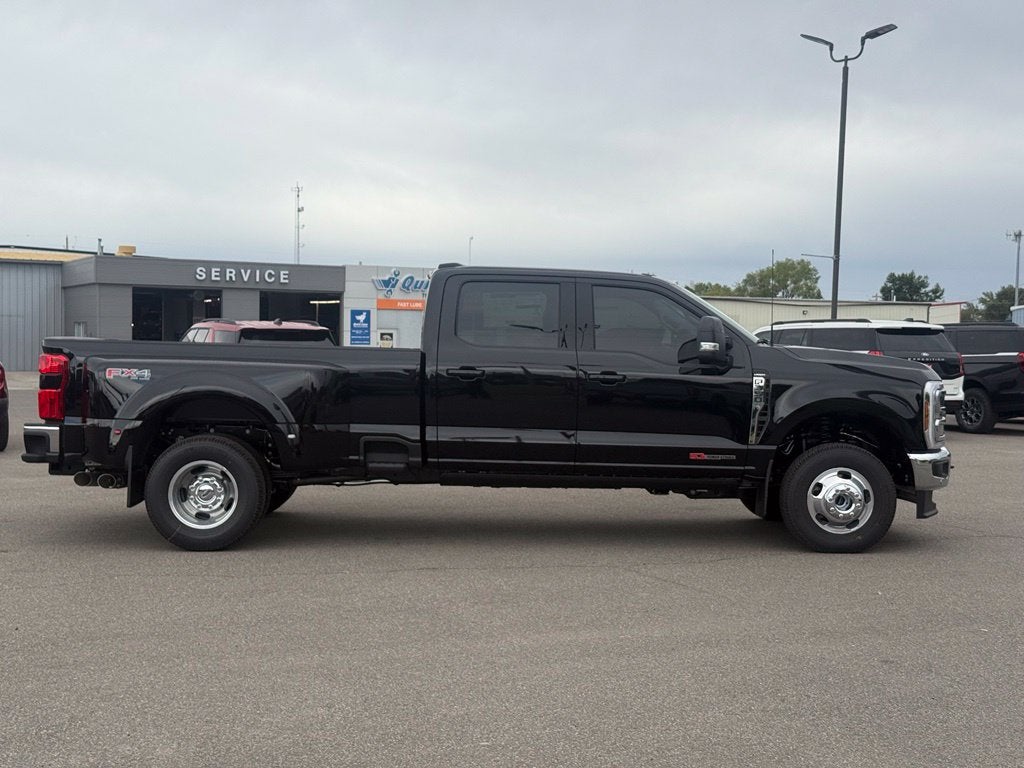 2027 Ford F-350SD Lariat DRW