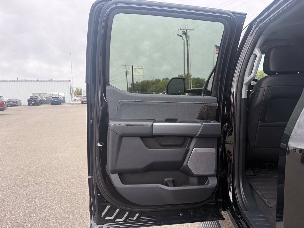 2027 Ford F-350SD Lariat DRW
