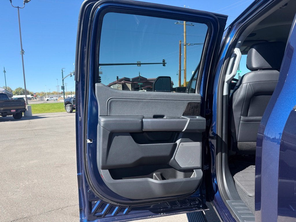2027 Ford F-350SD Lariat DRW